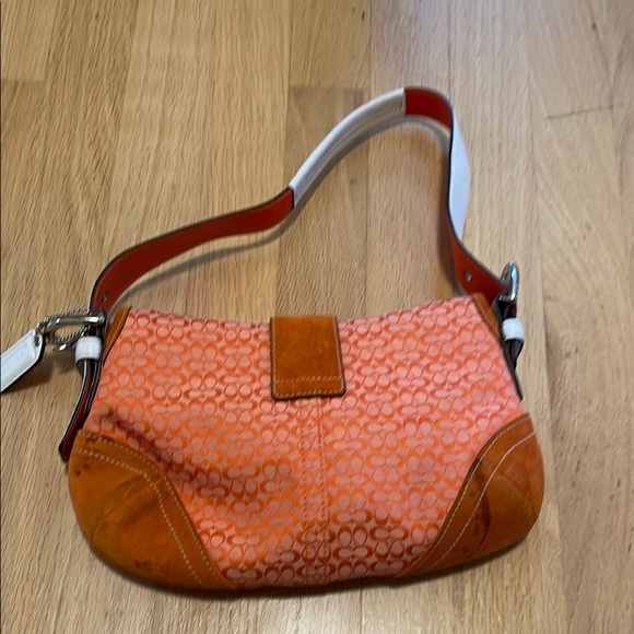 Vintage Coach SoHo Flap Shoulder Bag in Orange and White - Picture 4 of 7